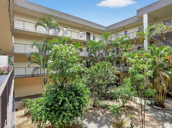 2871 Somerset Dr APT 212, Lauderdale Lakes, FL 33311