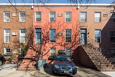 337 Sackett Street in Carroll Gardens