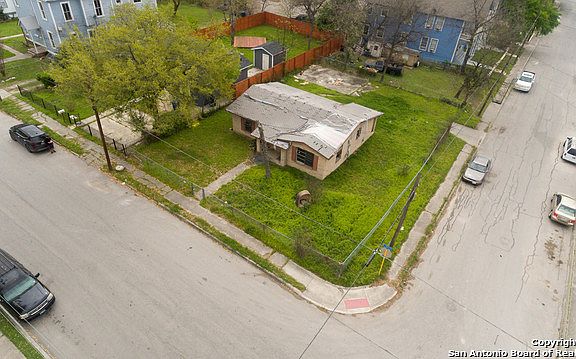 2nd image of 302 E Carson St