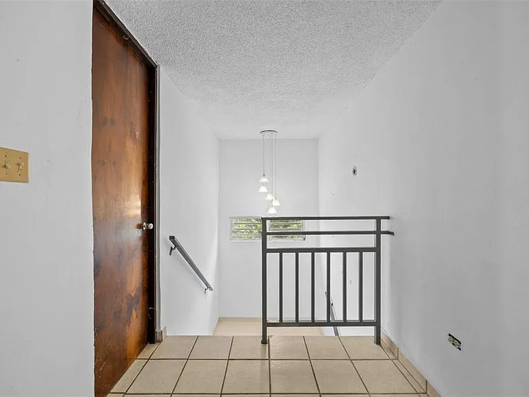 24 Gables Breeze — Photo 6