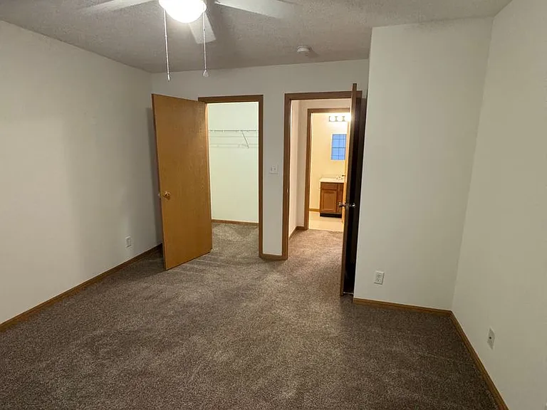 Southern Winds Apartments — Photo 39
