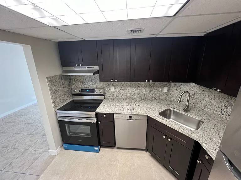 3111 Oakland Shores Dr #F109 — Photo 1
