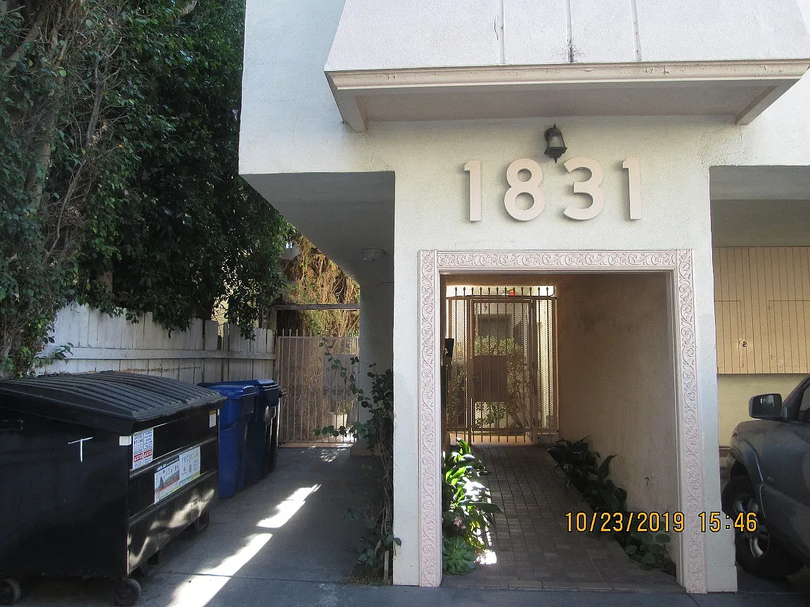 Lido Apartments - 1831 Glendon Ave — Photo 4