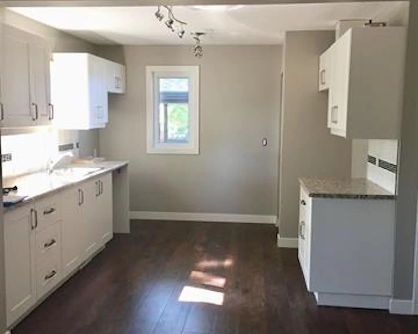 4 bed, 2.0 bath, 633 sqft, $1,997 — Photo 2