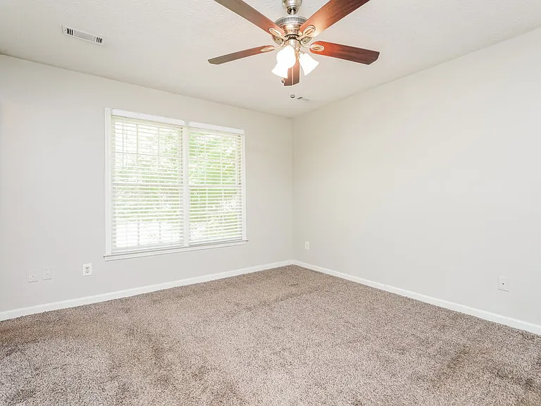 465 Rosehill Dr — Photo 9