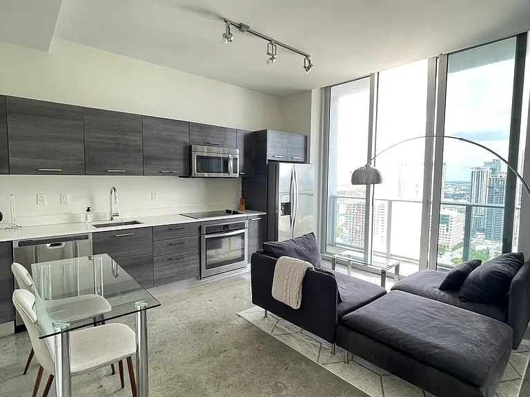 151 SE 1st St #Penthouse 06 — Photo 11