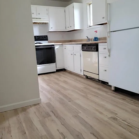 2213 Lathrop St — Photo 6
