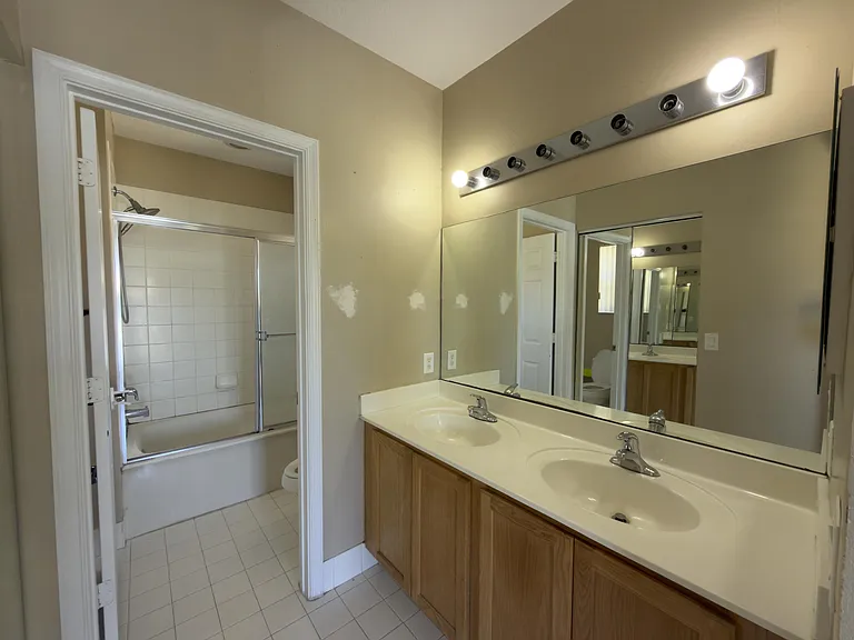 1712 Carvelle Dr — Photo 5