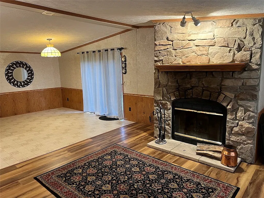 2 bed, 2.0 bath, 1064 sqft, $1,200 — Photo 2