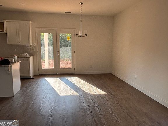 5th image of 75 Oak Rd