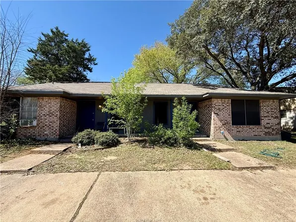 213-215 Yale Cir, College Station, TX 77840