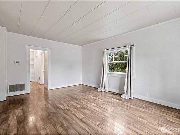 4th image of 1505 Lombard Avenue