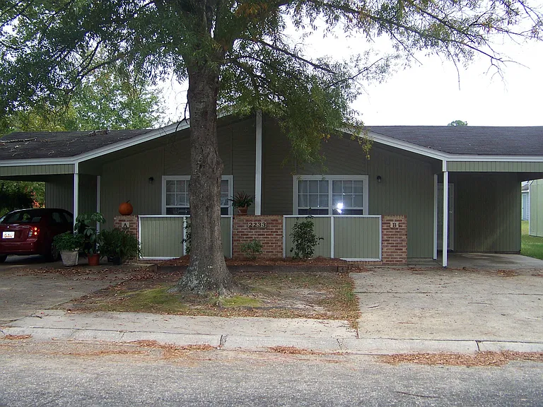 2228B Woodridge Ln — Photo 1