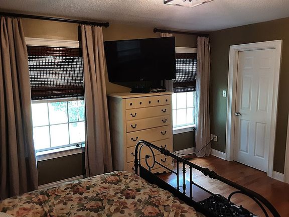 Master Bedroom and Dual Clos