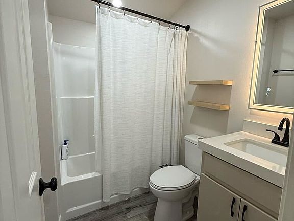 5th image of 560 W Tandy Rd #A