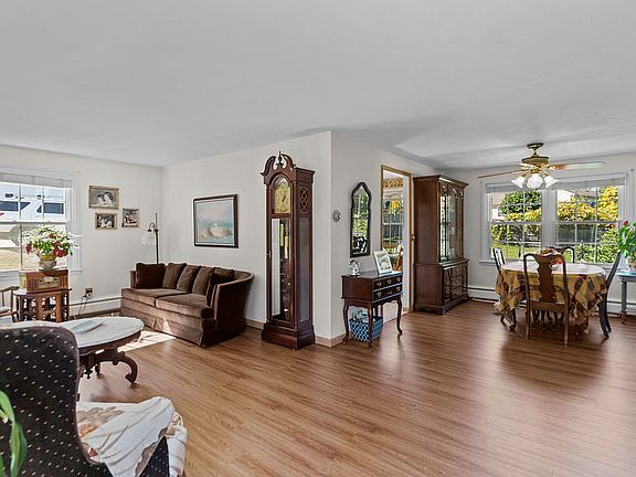 4th image of 334 New London Ave