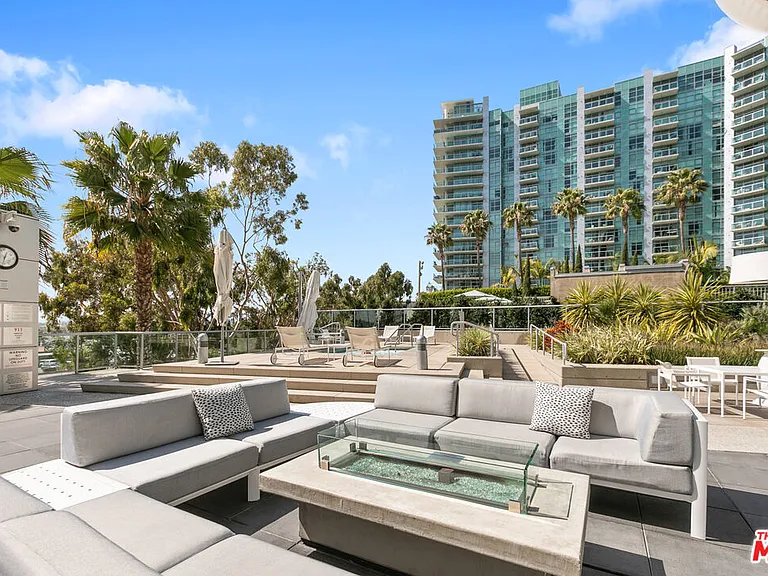 13600 Marina Pointe Dr #1507 — Photo 26