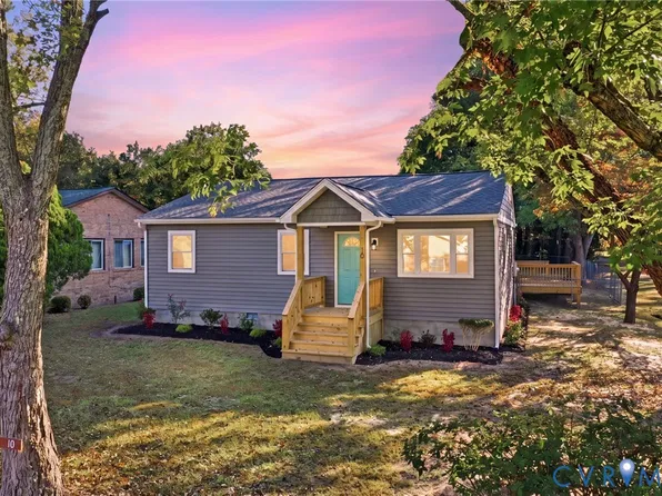 10 Beach Dr, Hartfield, VA 23071