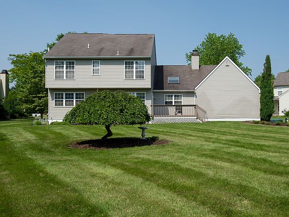 2nd image of 211 E Bradford Ct