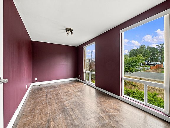 5th image of 1401 Chapman St