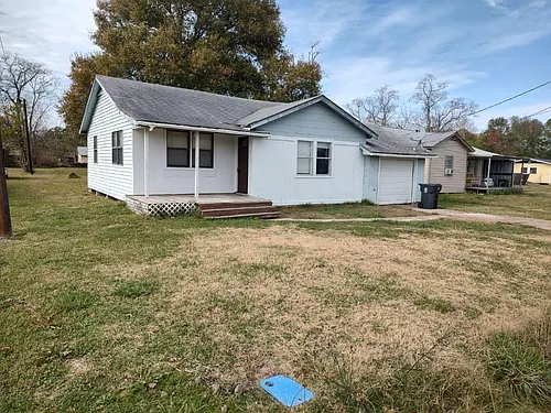 915 Center St Photo 1