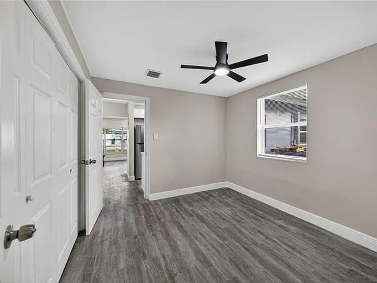 1541 NW 7th Ter — Photo 10
