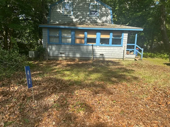 42 Brandt Beach Ave, Mattapoisett, MA 02739