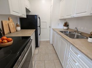 Bideford Apartments - 15 Bideford Ave, Toronto, ON M5M 4C2