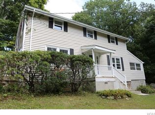 90 Mega Ln, Carmel, NY 10512