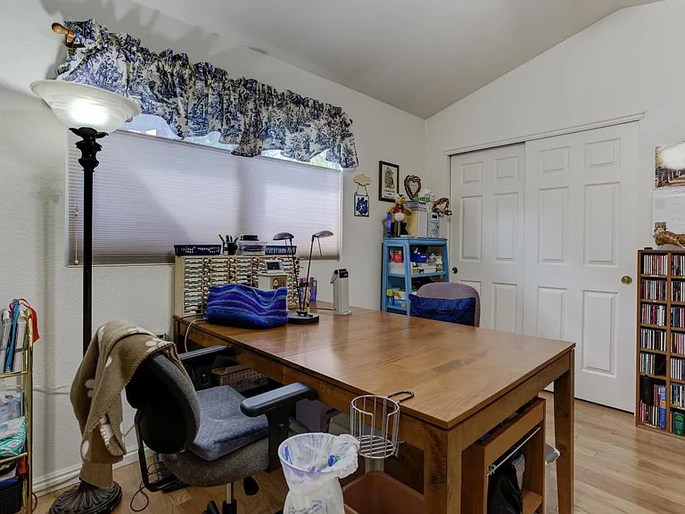 Upper Floor Bdrm or Study w/BA 2