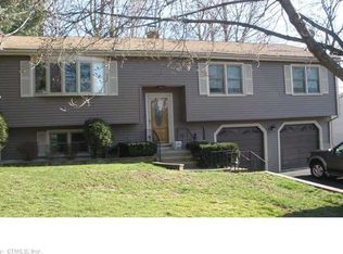 14 Ridge Hollow Rd, West Haven, CT 06516