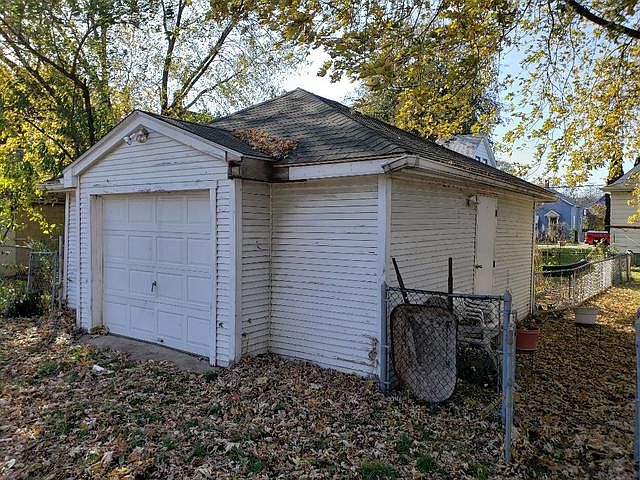 2nd image of 520 Landau Ave