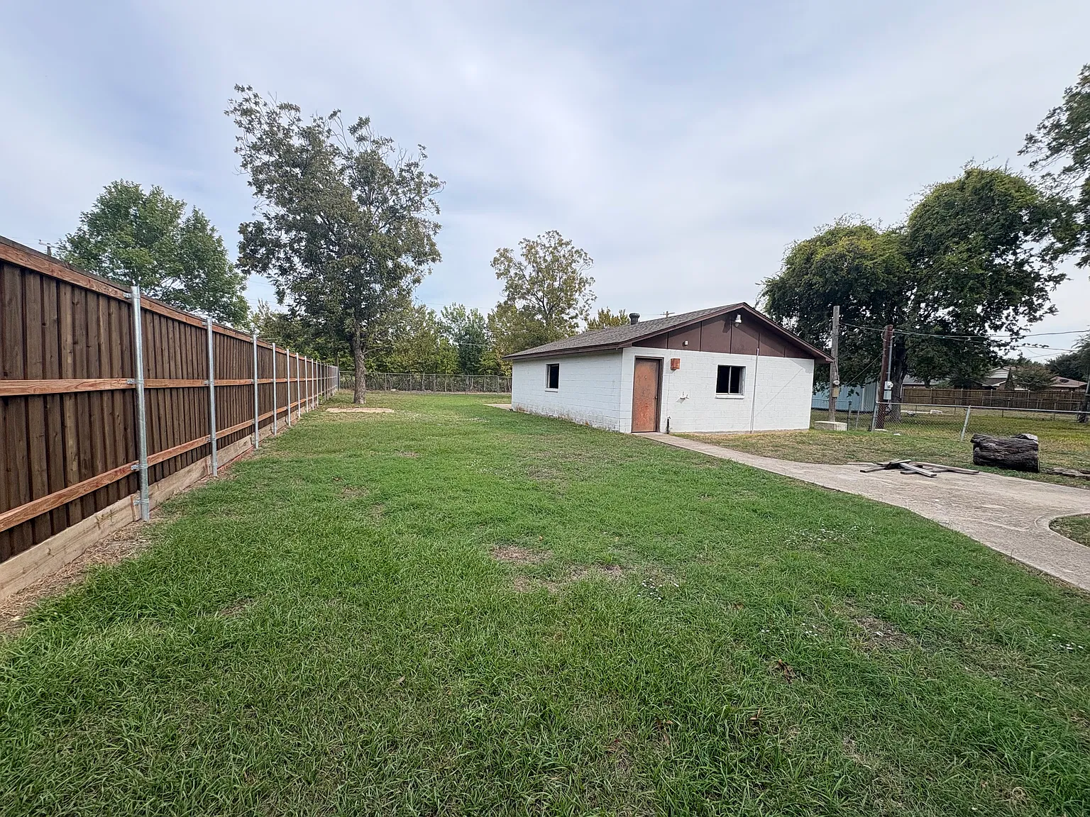 3 bed, 1212 sqft, $2,000 — Photo 2