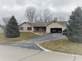 11493 Orchard Pkwy, Fenton, MI 48430