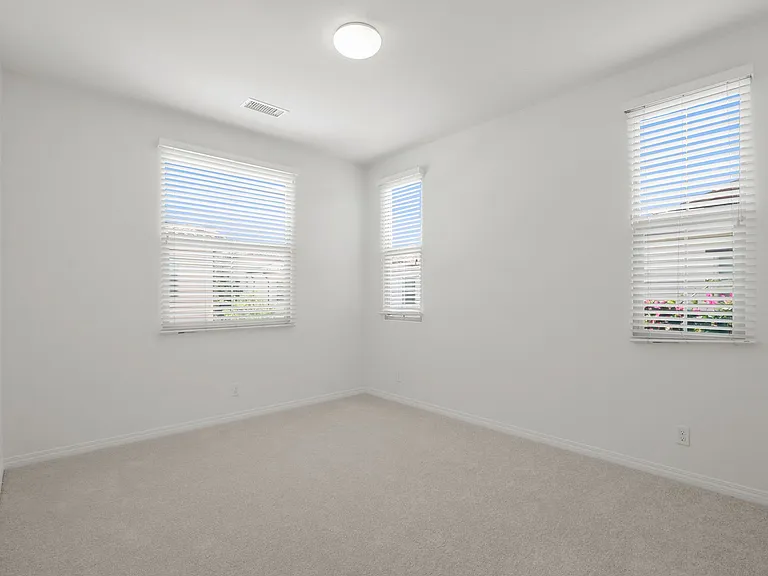 82 Parkwood — Photo 21