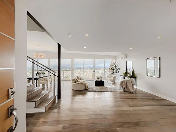 4th image of 5725 Soledad Mountain Rd