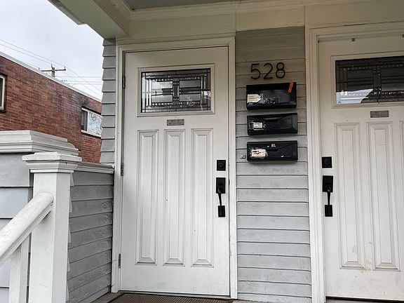 Entry door (on the left)