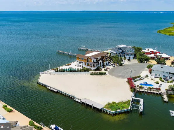 41 W Holly Dr, Beach Haven, NJ 08008