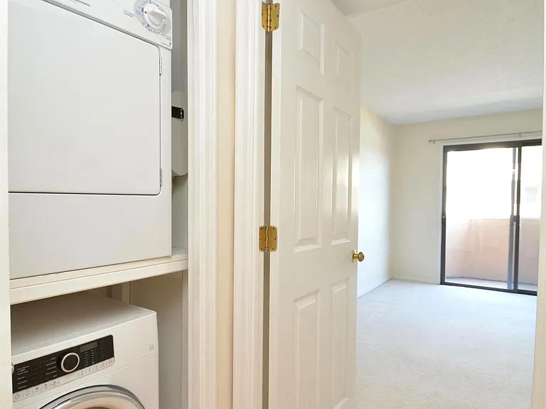 1301 N Courthouse Rd #1512 — Photo 30