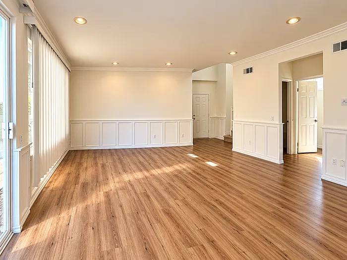 4 bed, 2.5 bath, 1969 sqft, $3,900 — Photo 2