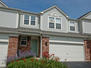 12 Pine Grove Ct, Algonquin, IL 60102