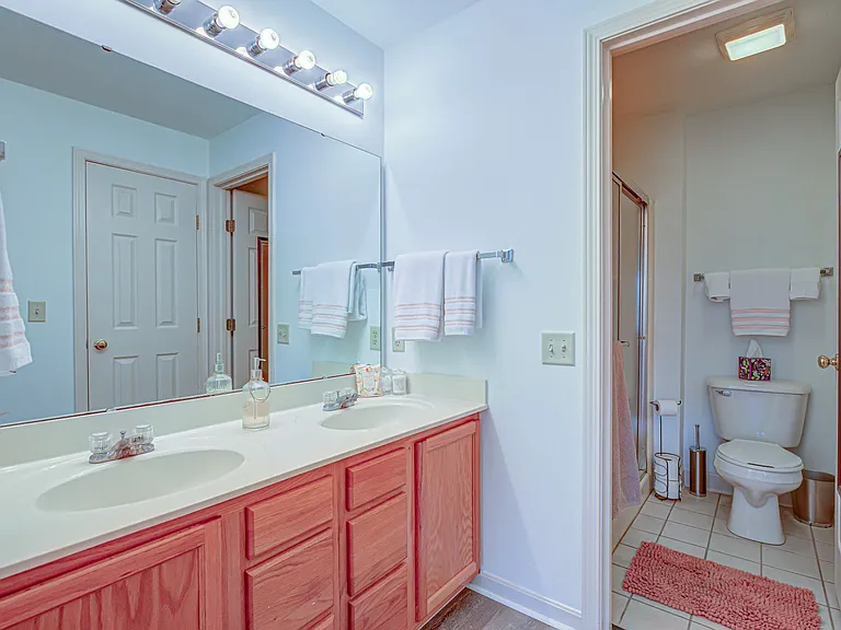 100 Northridge Dr #9 — Photo 15