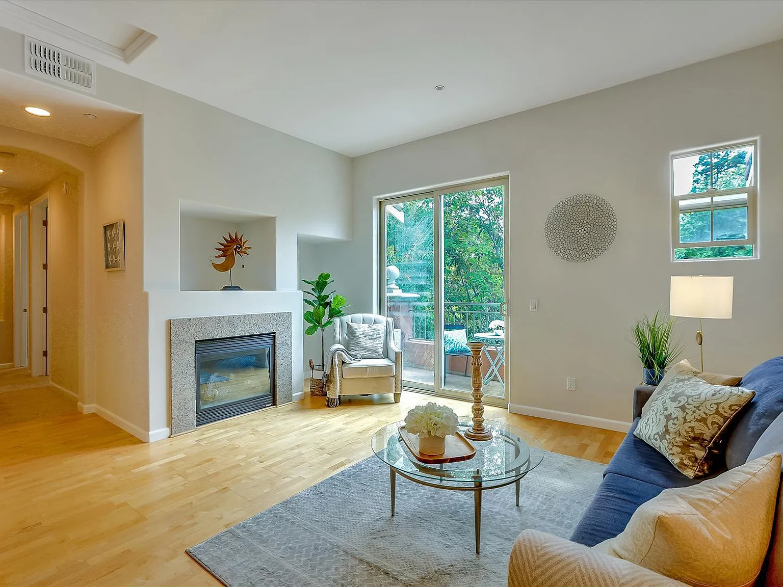 2 bed, 1093 sqft, $3,400 — Photo 4
