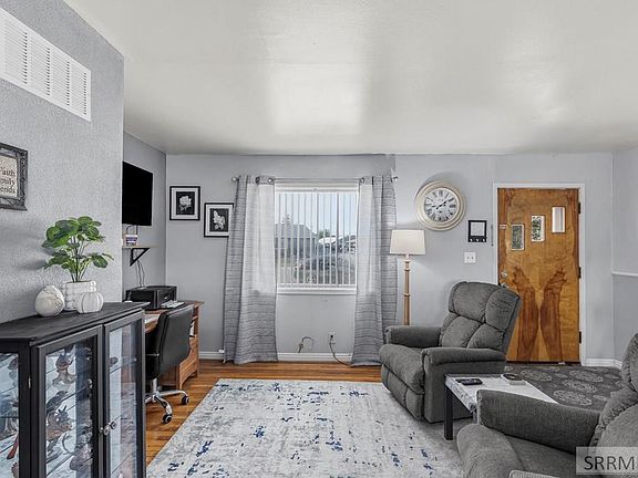 4th image of 280 Alpine Dr