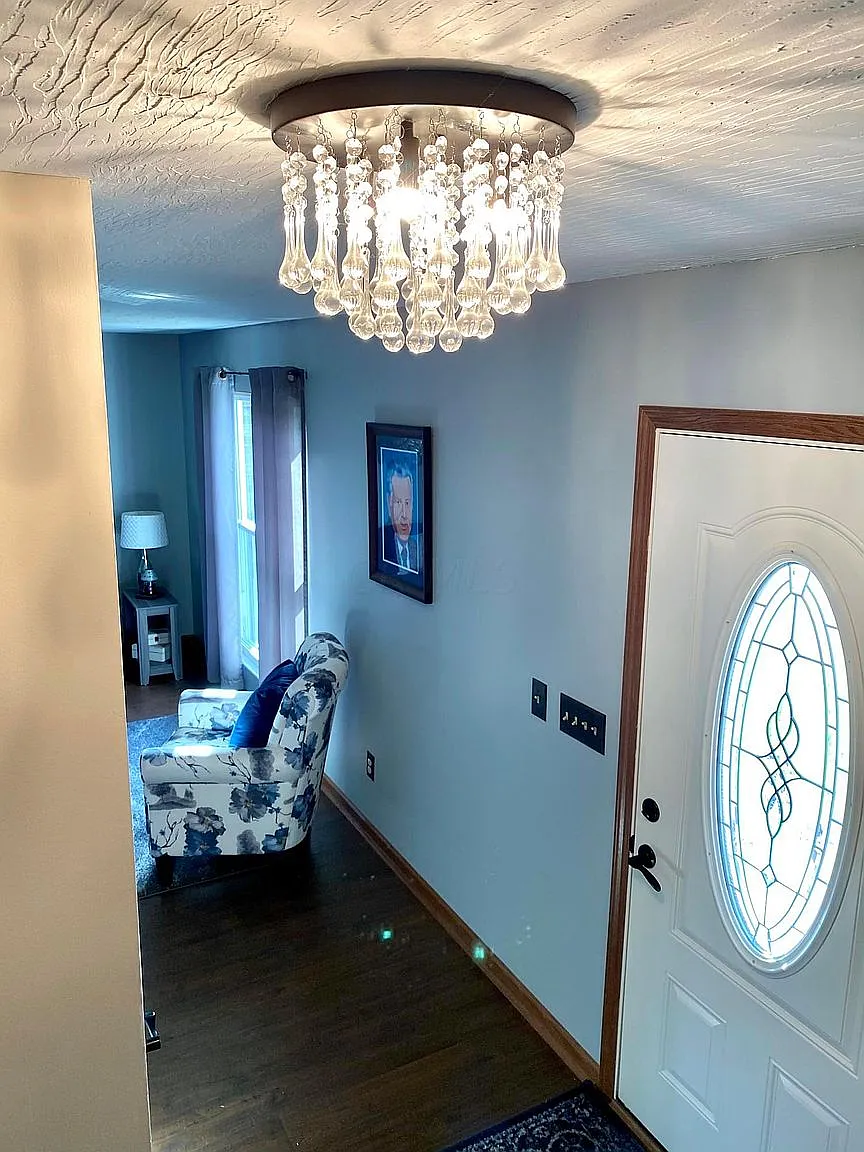 4 bed, 2.5 bath, 2300 sqft, $2,899 — Photo 3