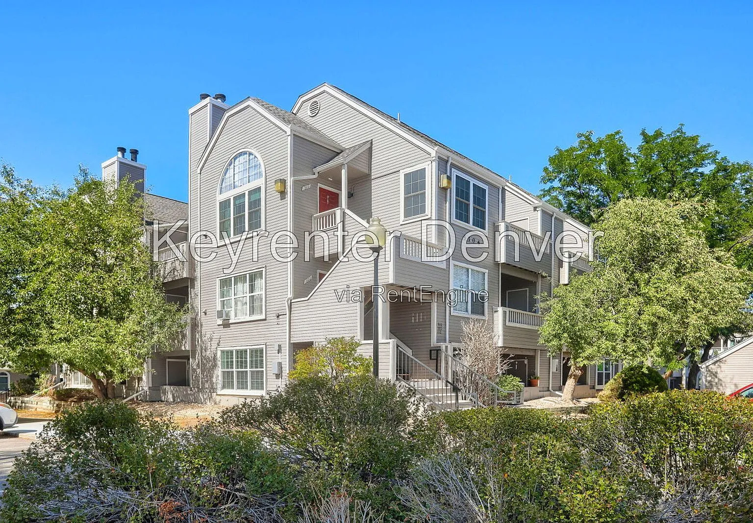 2 bed, 2.0 bath, 1048 sqft, $2,000 — Photo 2