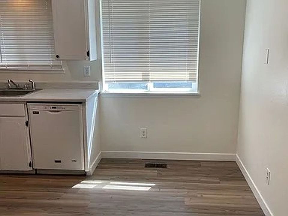 1st image of 409 SE 165th Ave #0
