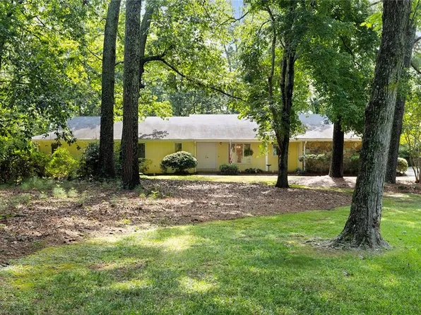 905 Hunterhill Dr, Roswell, GA 30075