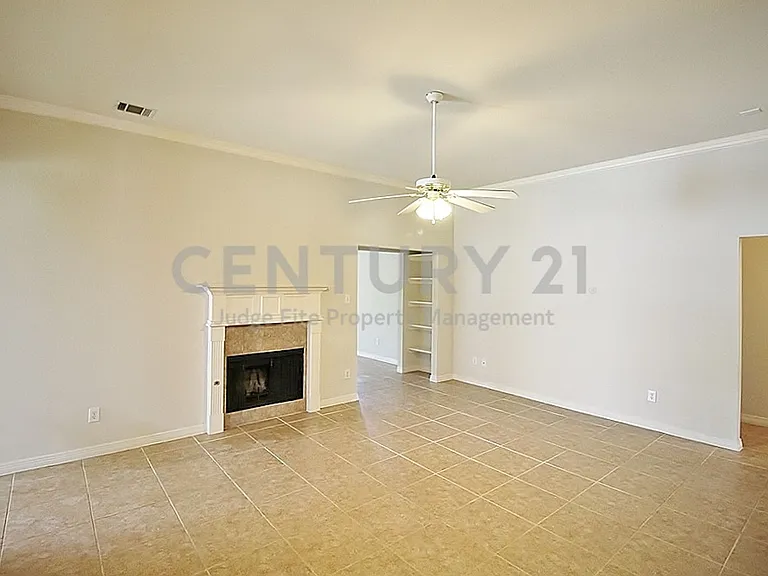 809 Foxwood Ln — Photo 11