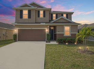 5570 NW Pine Trail Cir, Port Saint Lucie, FL 34983